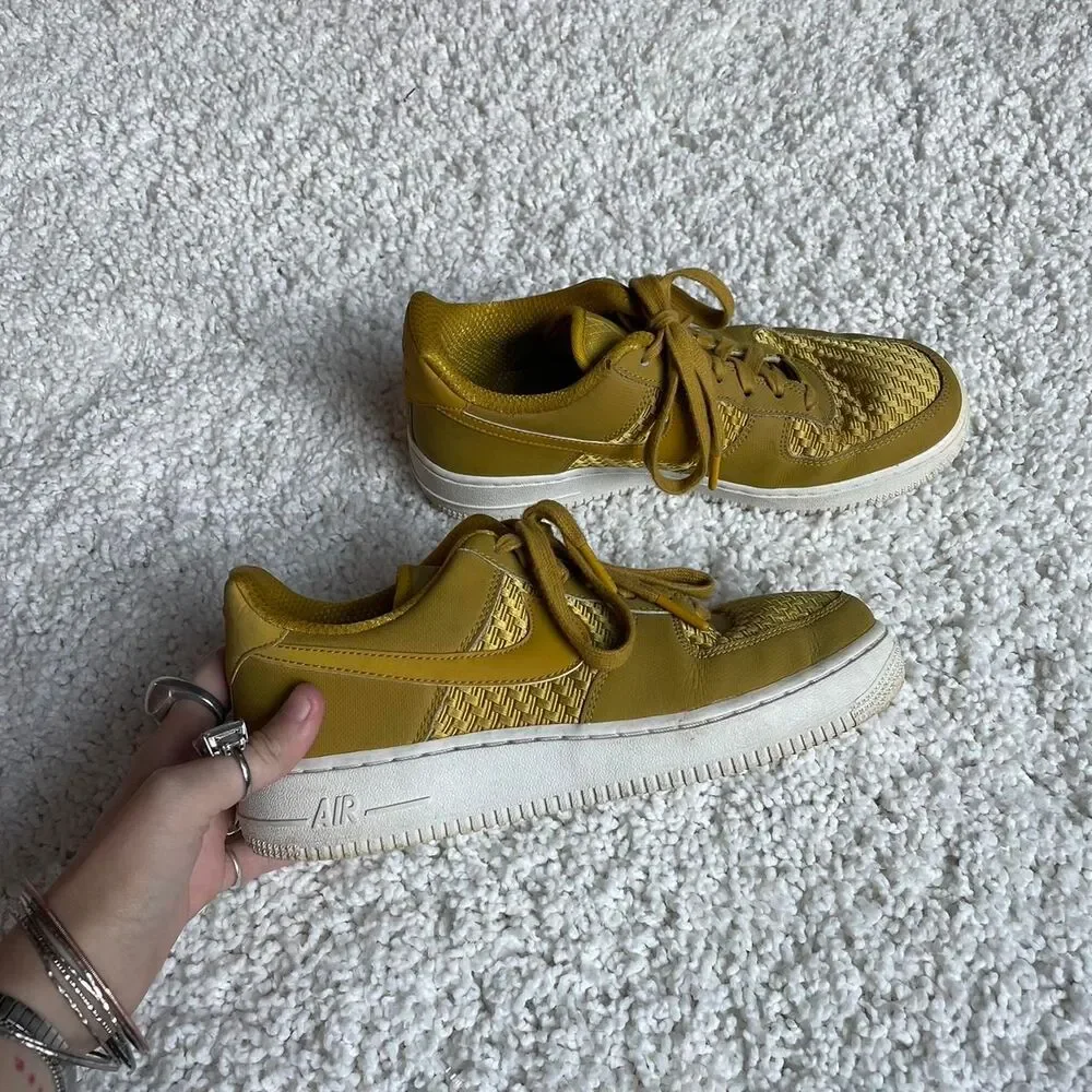 Nike Women's Yellow and Gold Trainers